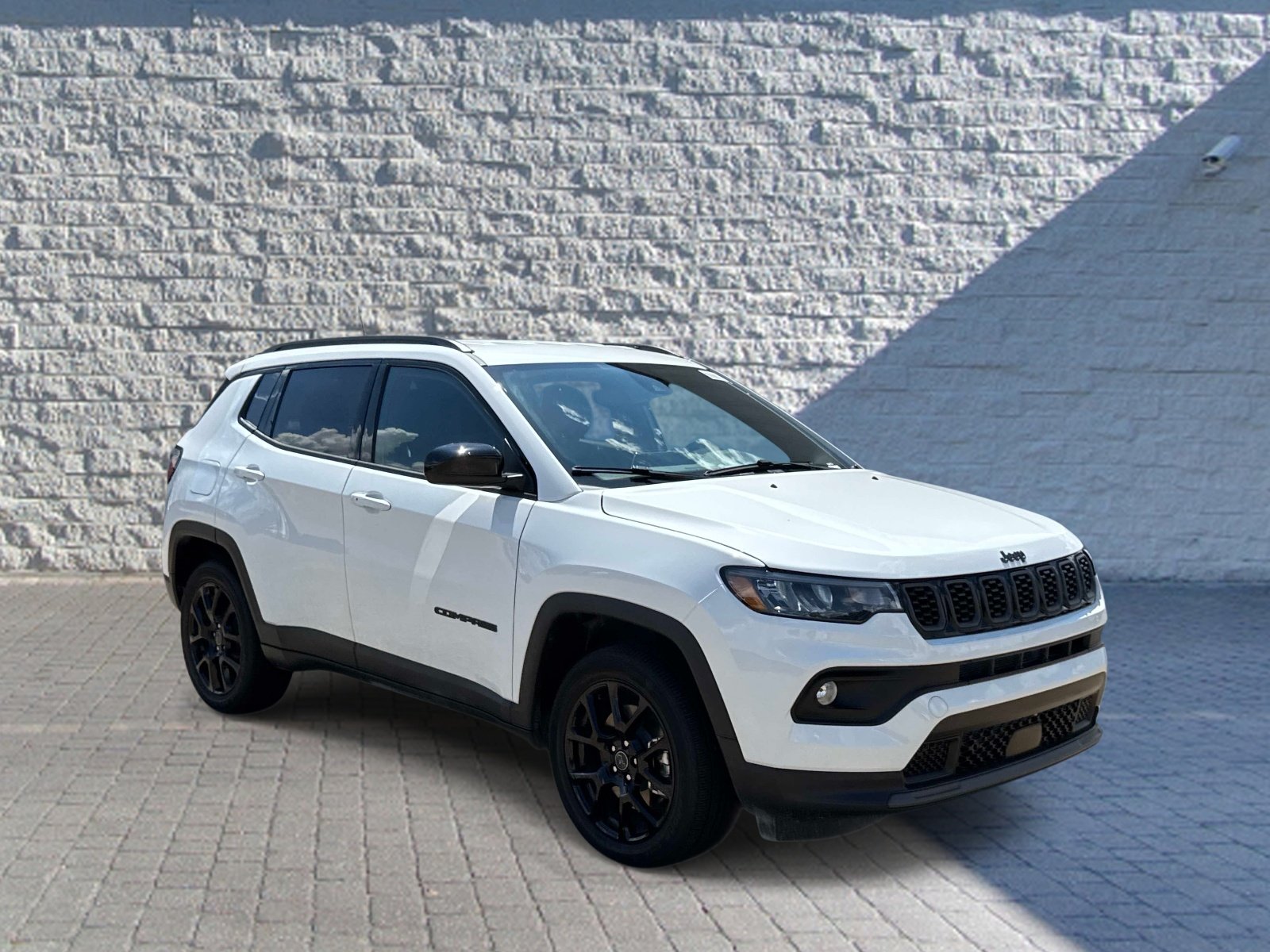 New 2026 Bright White Clearcoat Jeep Latitude Altitude image 1
