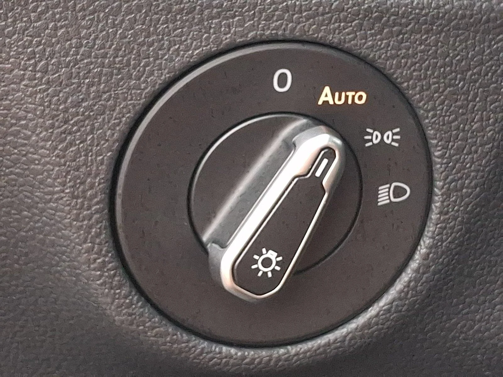 Used 2026  Volkswagen SE image 25