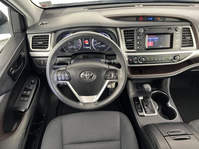 Used 2019 White Toyota LE image 28