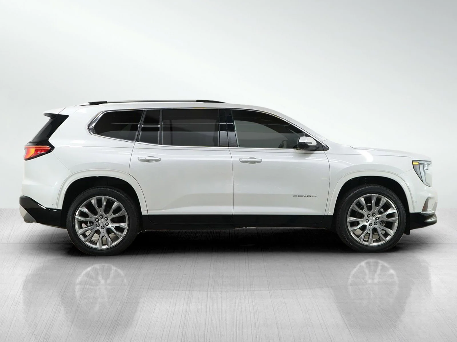 Used 2025 White Frost Tricoat GMC Denali image 6