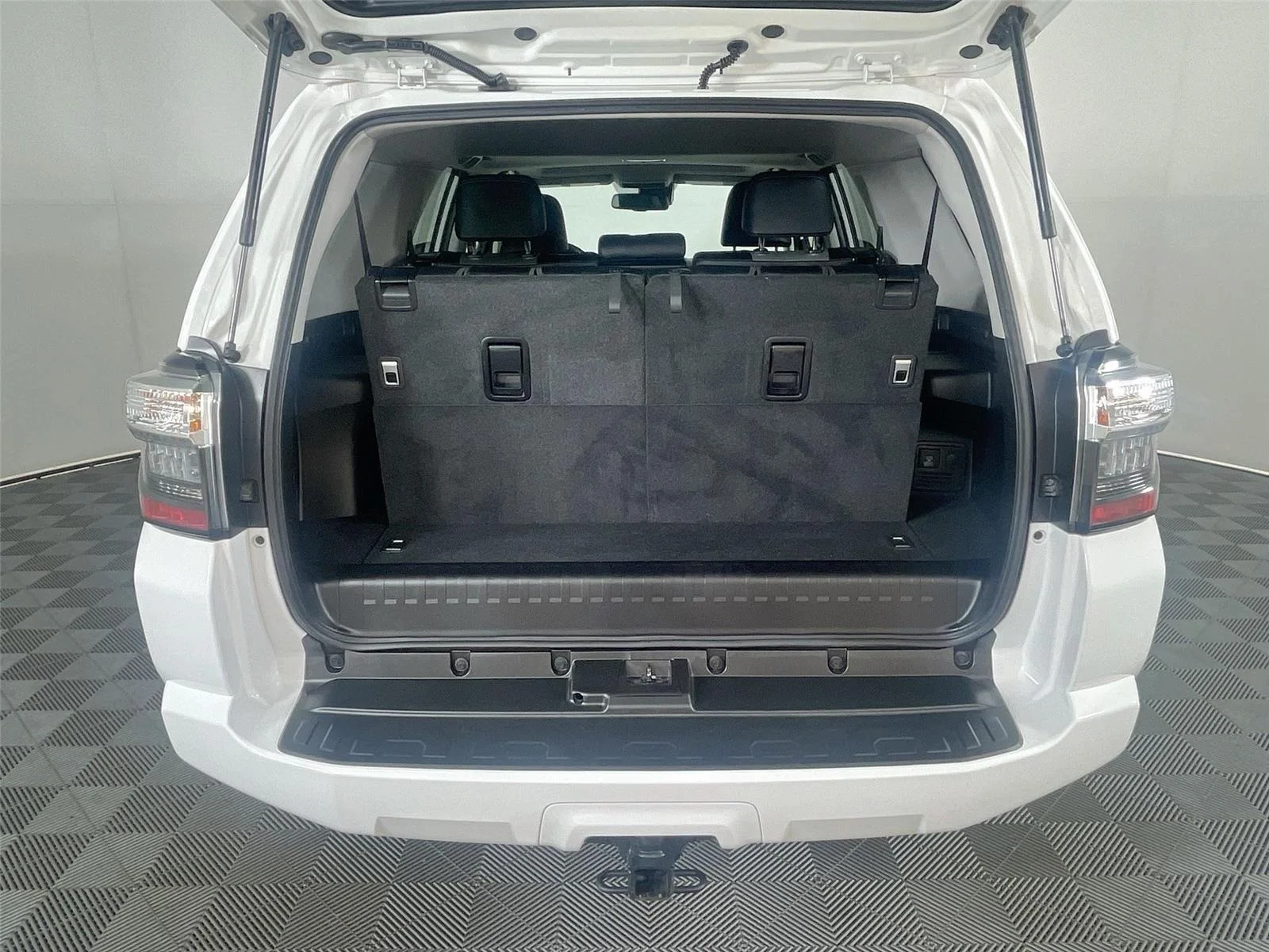 Used 2023 Ice Cap Toyota SR5 Premium image 28