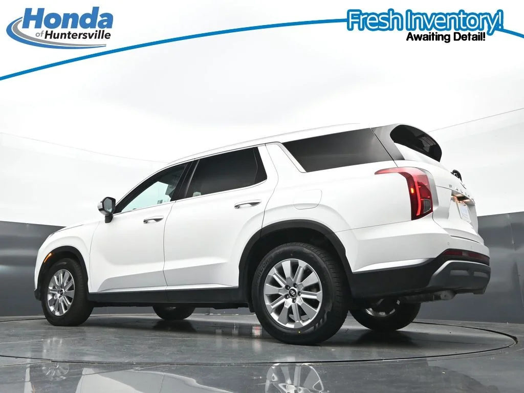 Used 2025 White Hyundai SEL image 31