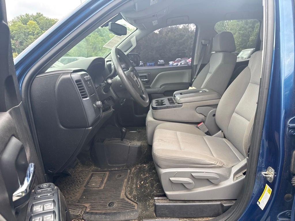 Used 2017  GMC Base image 5
