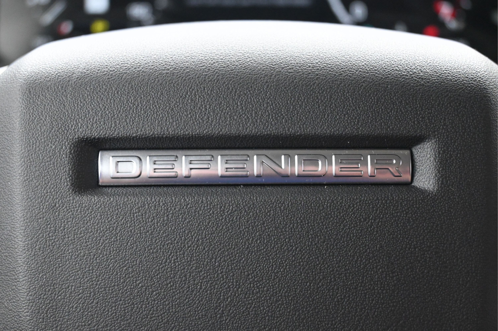 New 2026 White Land Rover X-Dynamic SE image 19