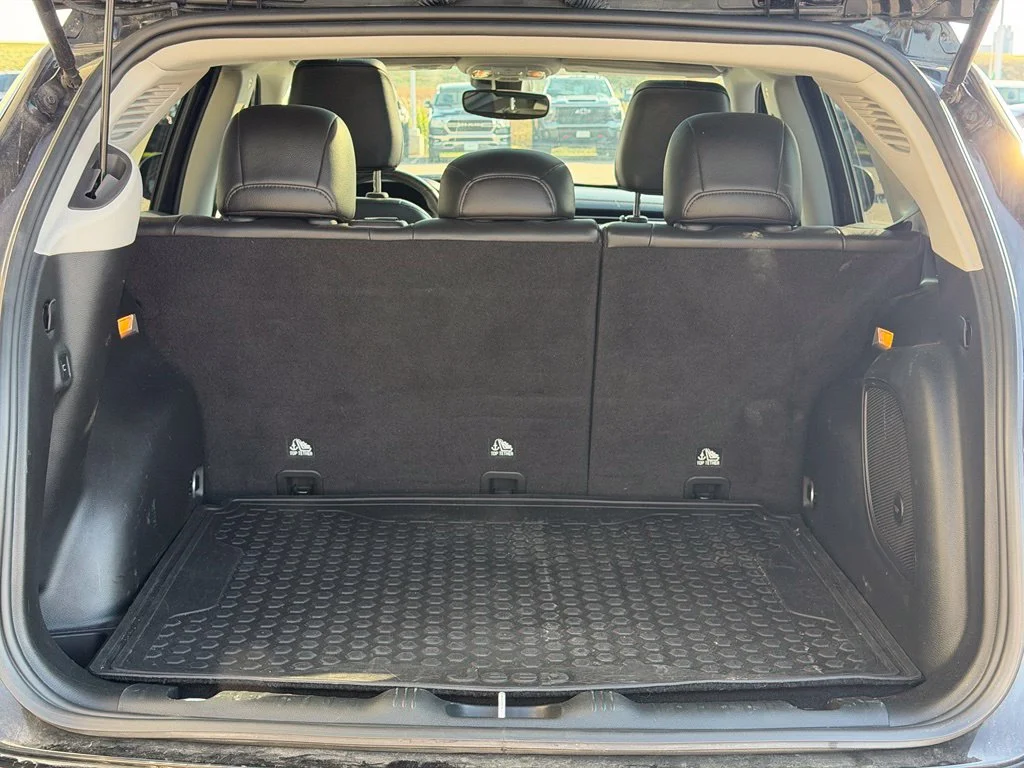 Used 2022 Black Jeep Latitude image 13