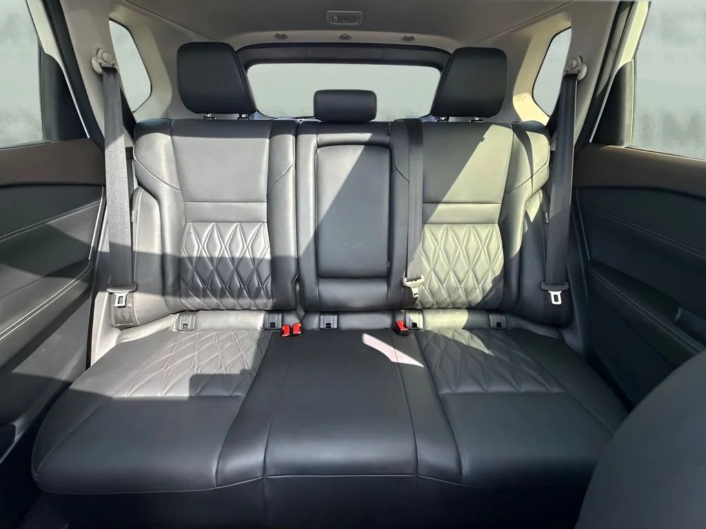 Used 2023 White Nissan Platinum image 11