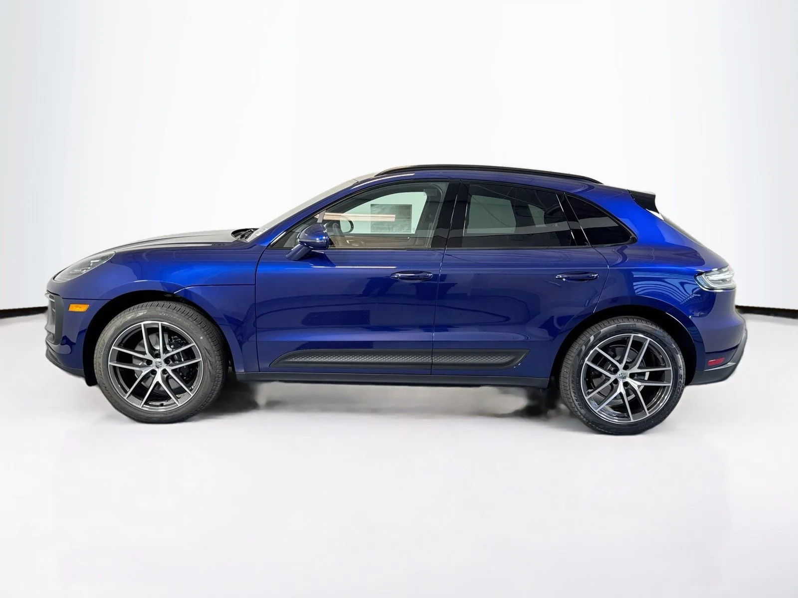 New 2026 Gentian Blue Metallic Porsche S image 2