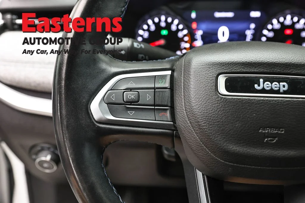 Used 2022 White Jeep Latitude image 15