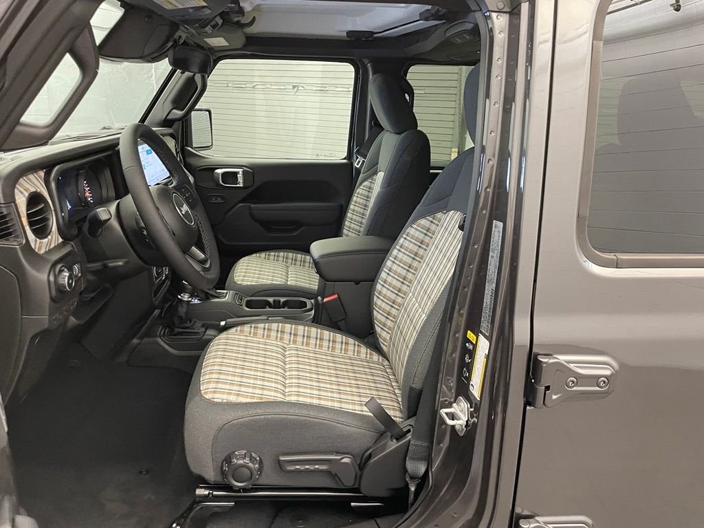 New 2026 Granite Crystal Metallic Clear-Coat Exterior Paint Jeep 85th Anniversary Edition image 15