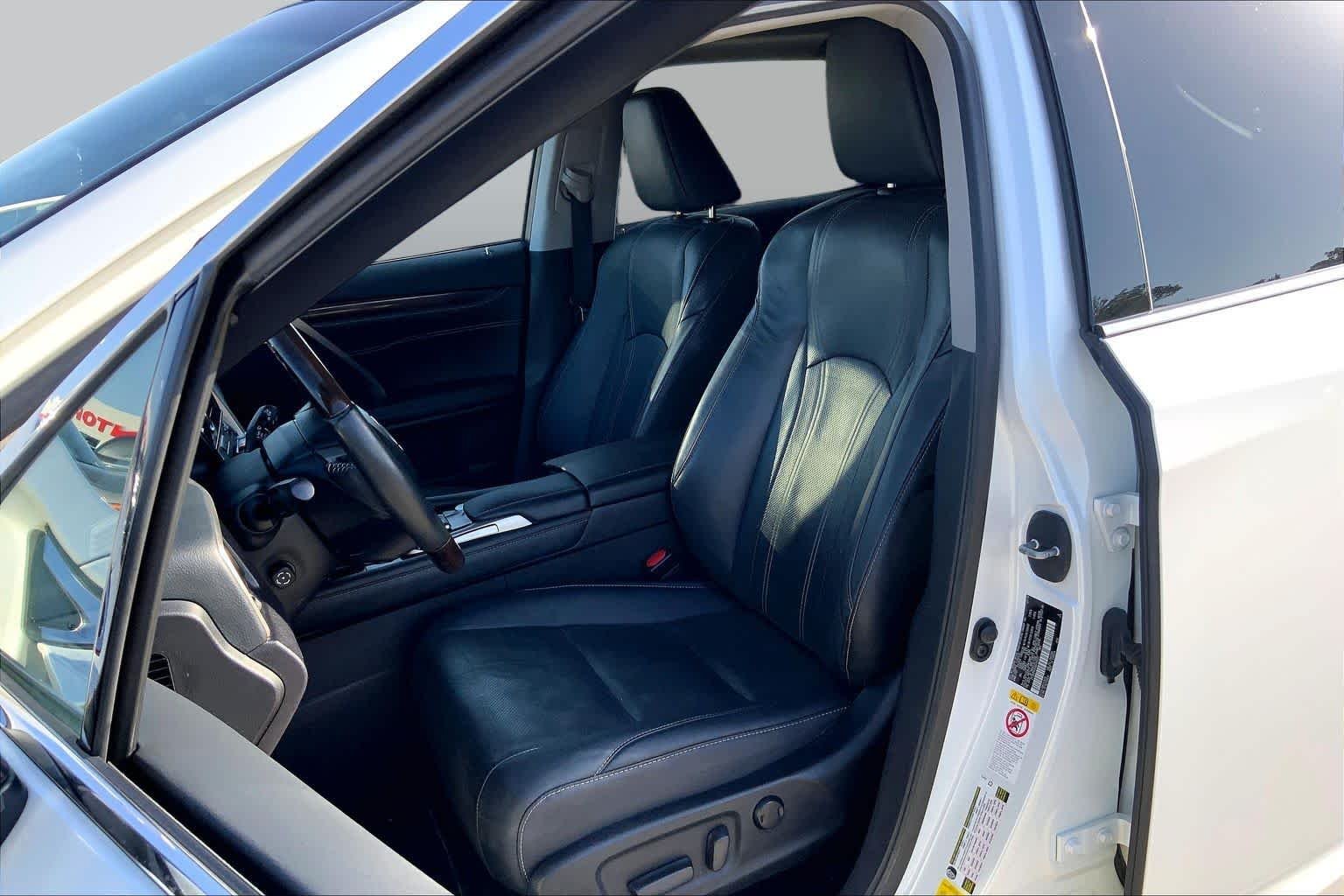 Used 2016 Eminent White Pearl Lexus  image 8