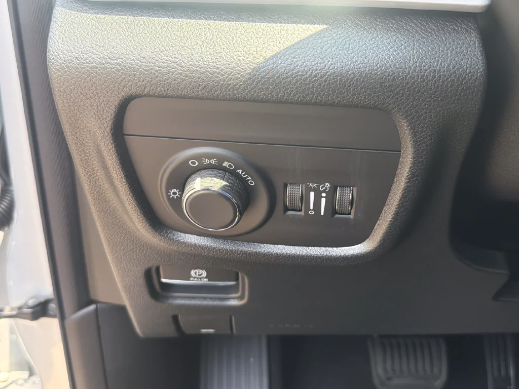 New 2026 Silver Zynith Exterior Paint Jeep Laredo X image 13