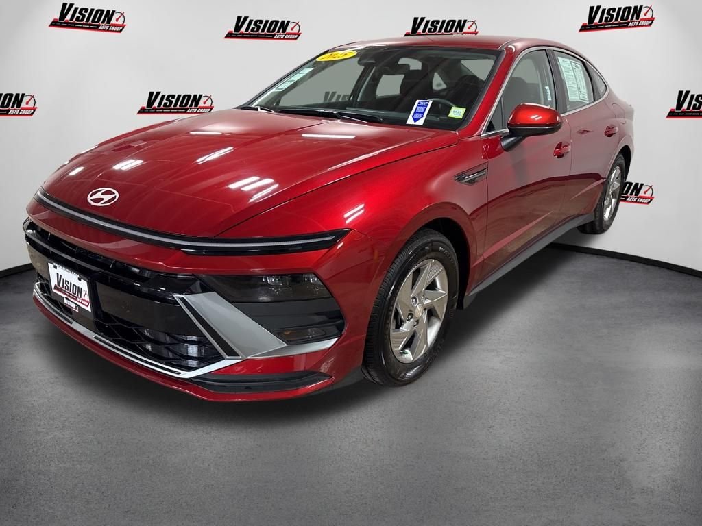 Certified Used 2025 Red Hyundai SE image 1