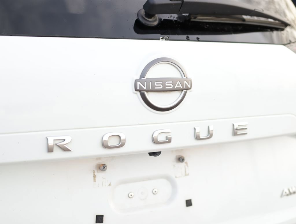 Used 2023 White Nissan S Intelligent AWD image 29