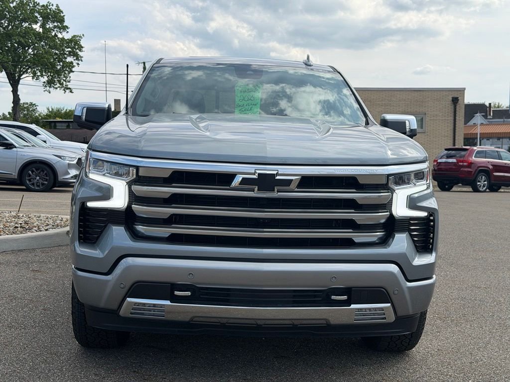 Used 2025 Gray Chevrolet High Country image 8