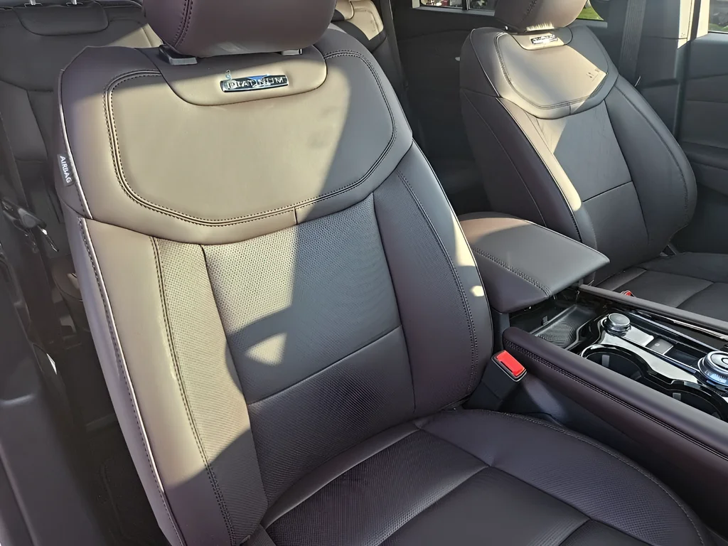 New 2026 Star White Metallic Tri-Coat Ford Platinum™ image 23