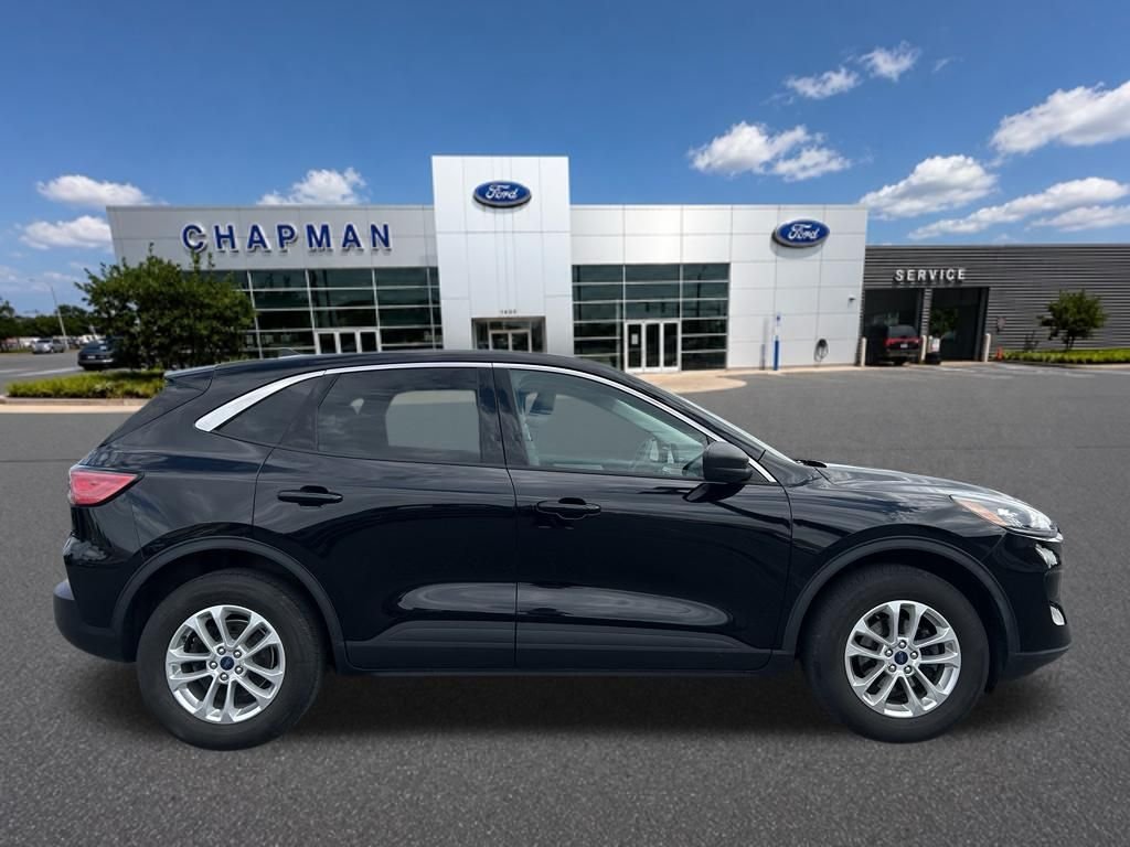 Used 2022 Black Ford SE image 6