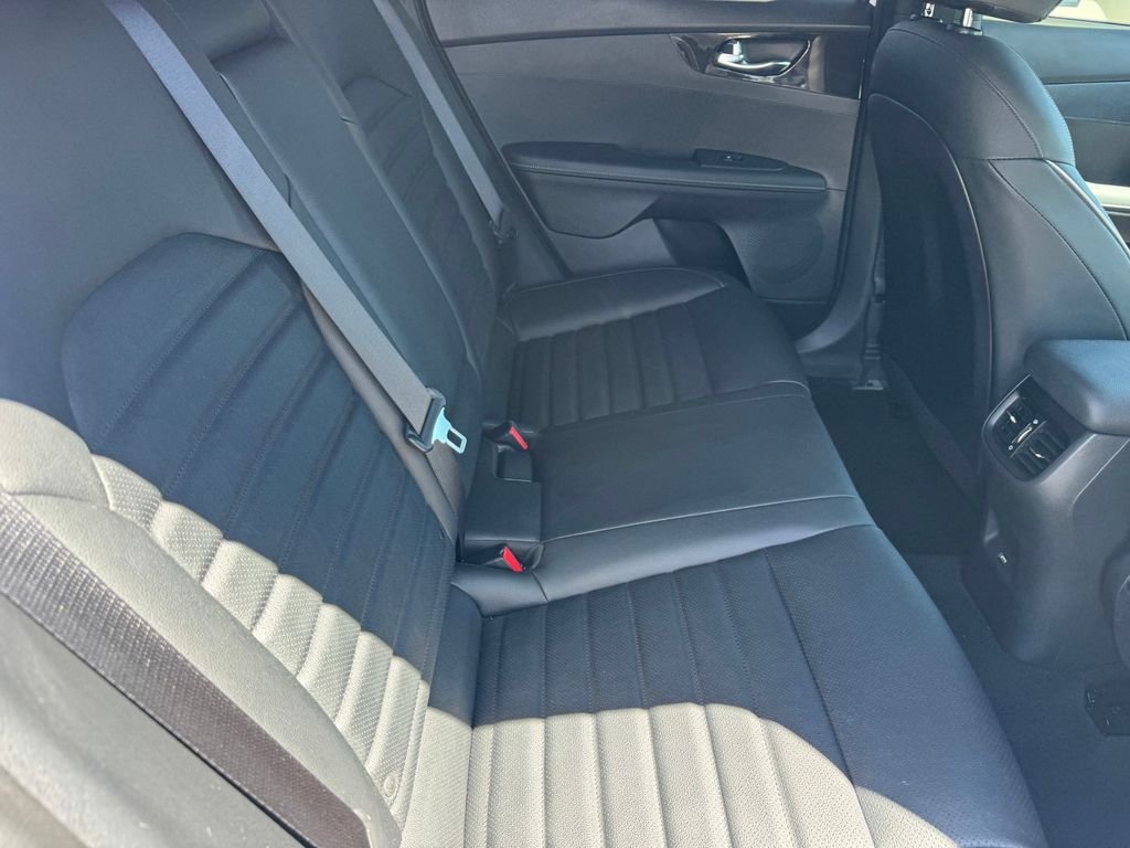 Used 2024 White Kia GT-Line image 9