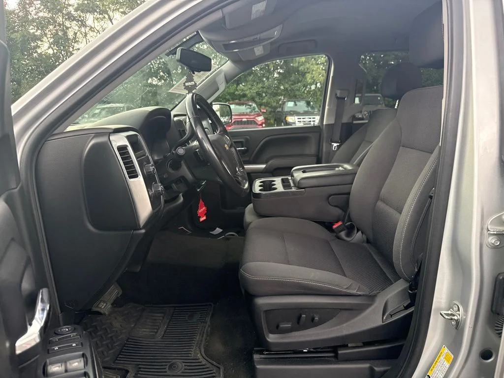 Used 2018 Silver Chevrolet LT image 5