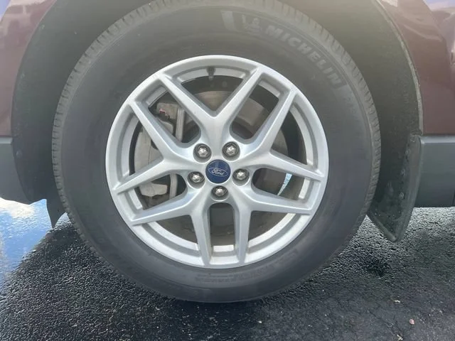Used 2021 Red Ford SEL image 31