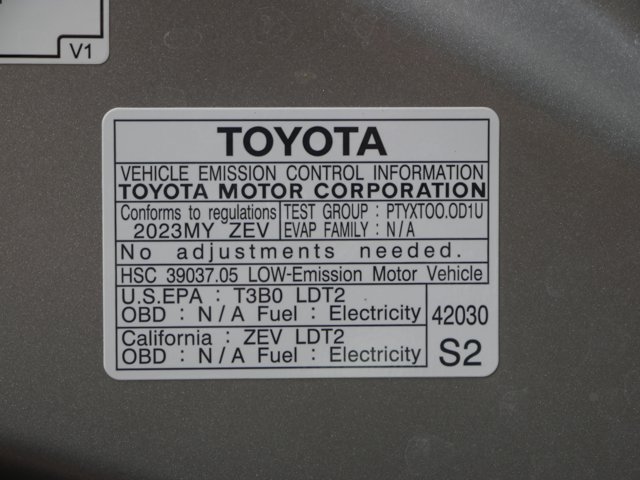 Certified Used 2023 Elemental Silver Metallic Toyota XLE w/ Weather Pkg image 30