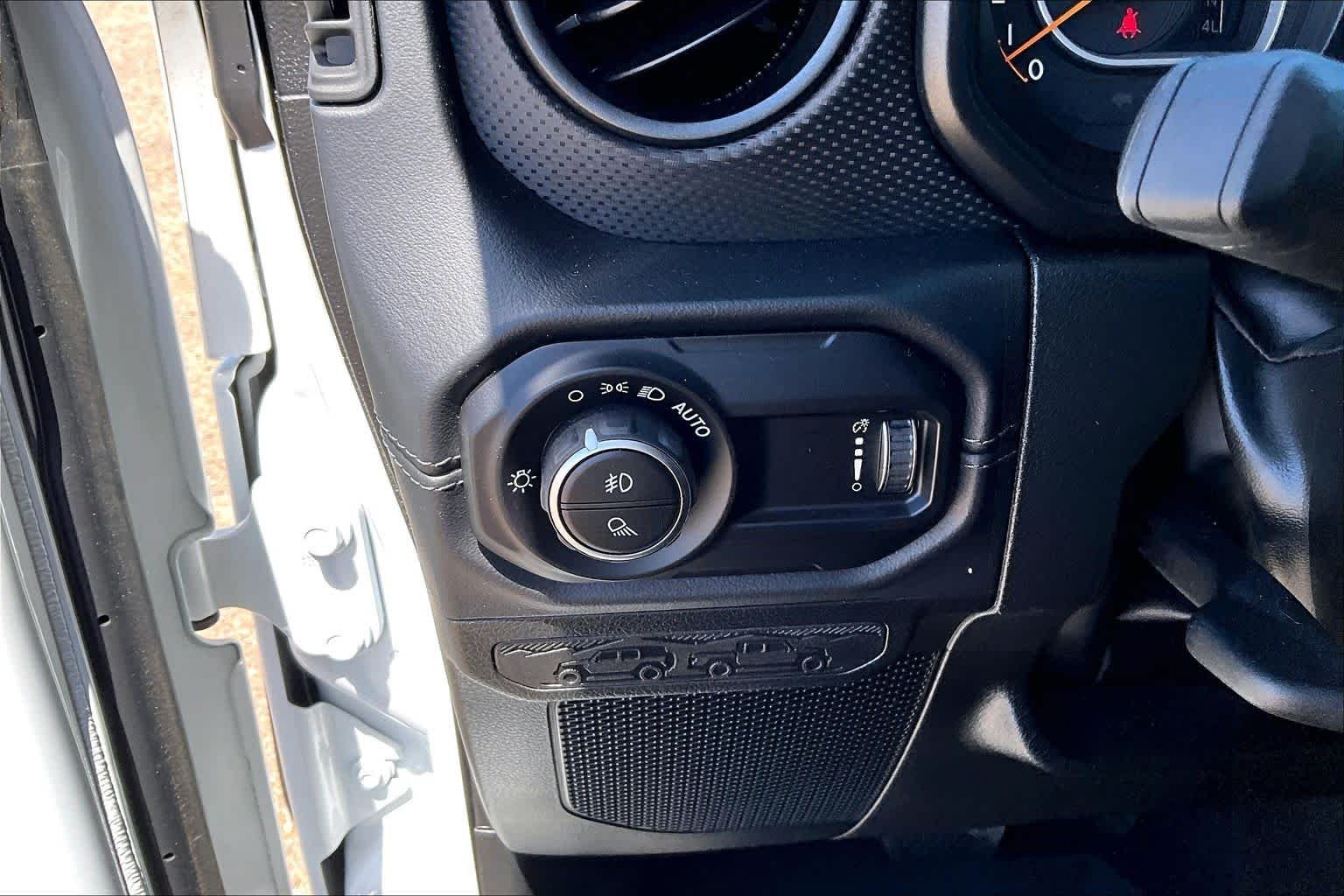 Used 2025 Bright White Clearcoat Jeep Rubicon image 30