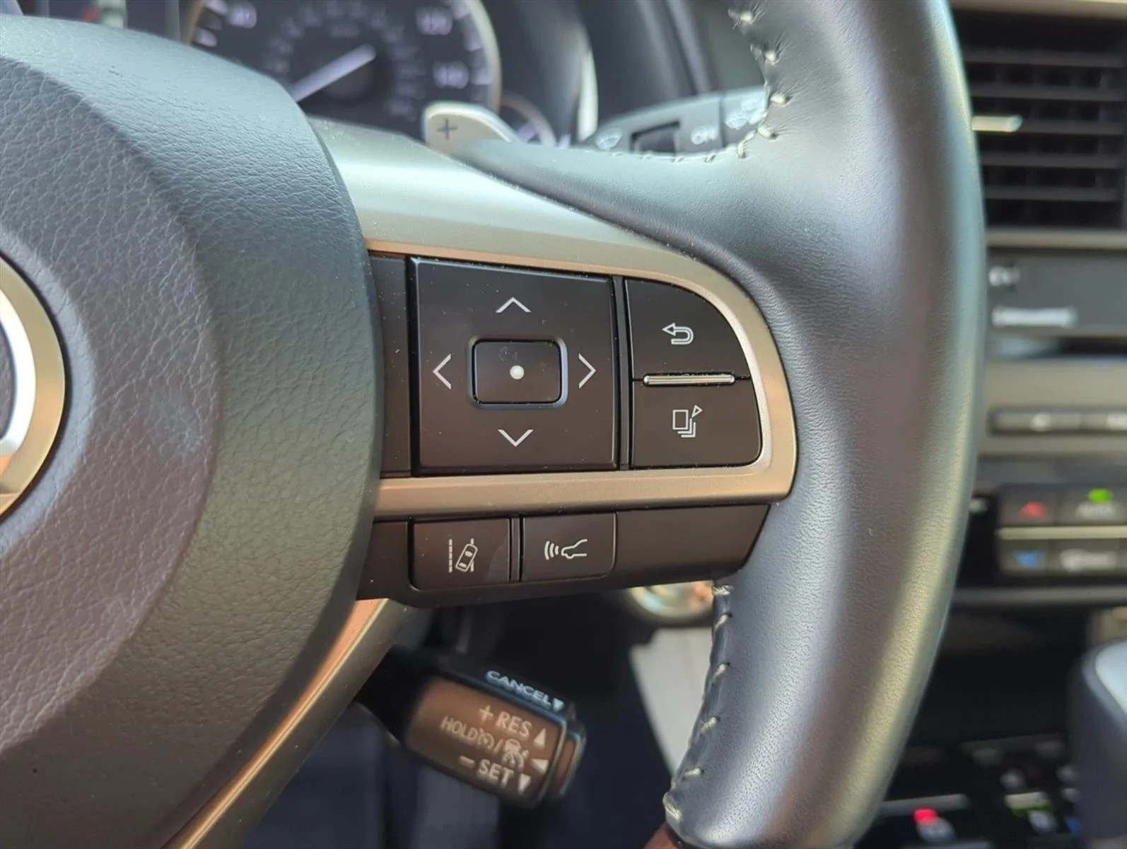 Used 2022 Nori Green Pearl Lexus RX 350 image 15