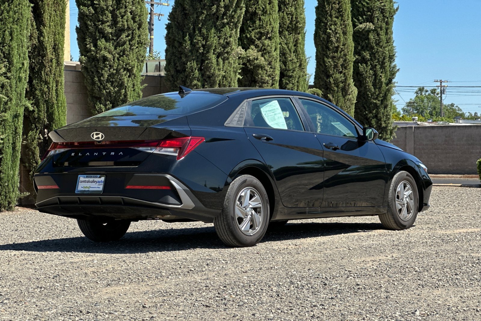Certified Used 2025 Abyss Black Hyundai SE image 4