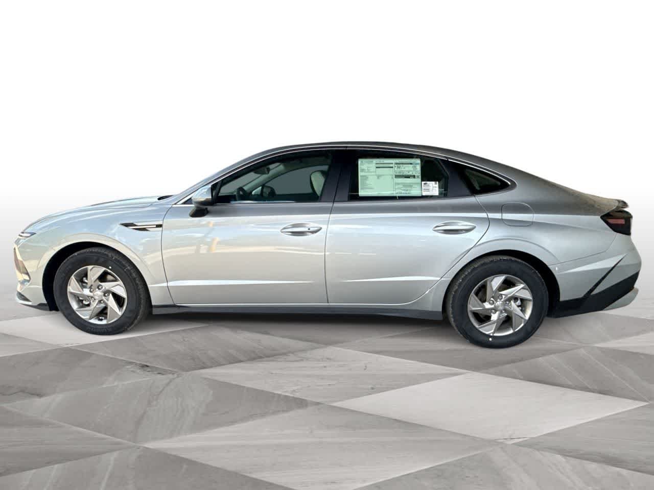 New 2026 Aero Silver Hyundai SE image 5