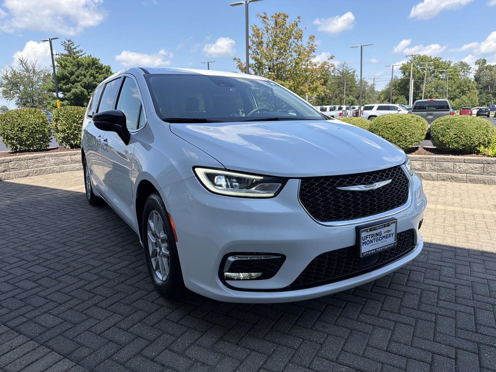 Used 2024 Bright White Clearcoat Chrysler Touring L image 7