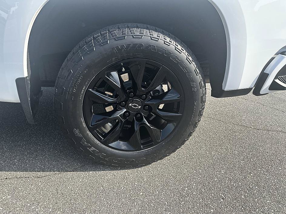 Used 2023 Summit White Chevrolet RST image 19