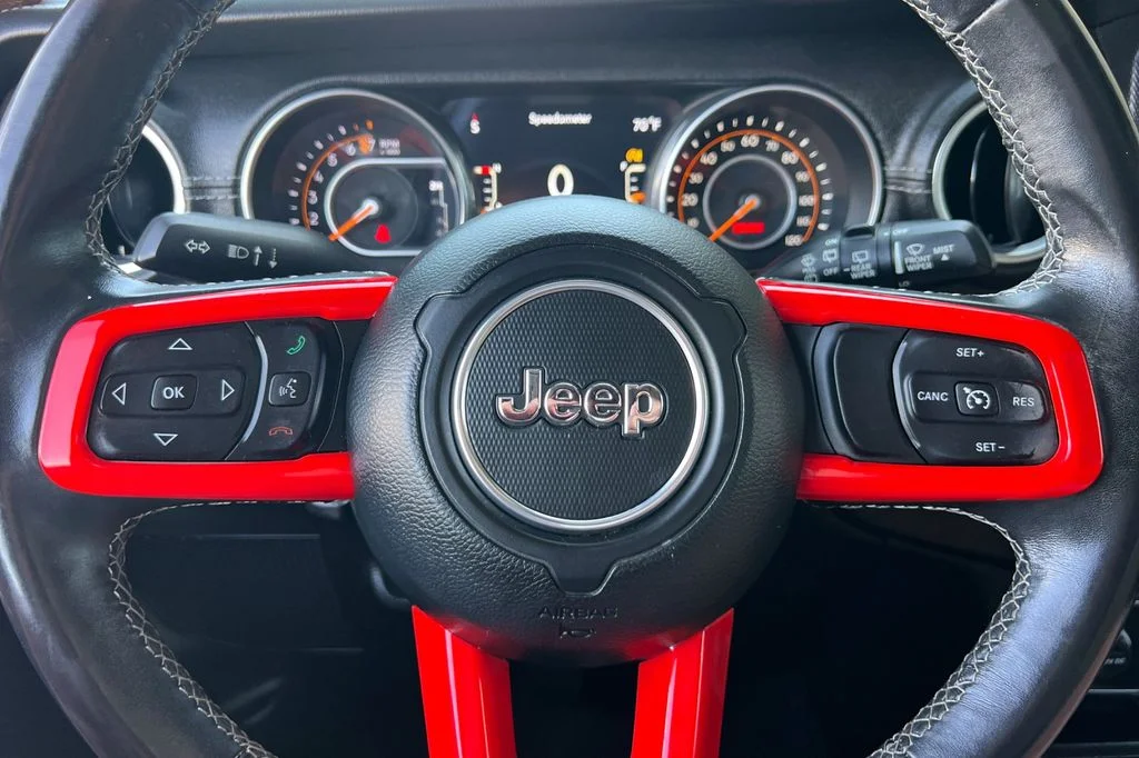 Used 2018 White Jeep Unlimited Sahara image 25