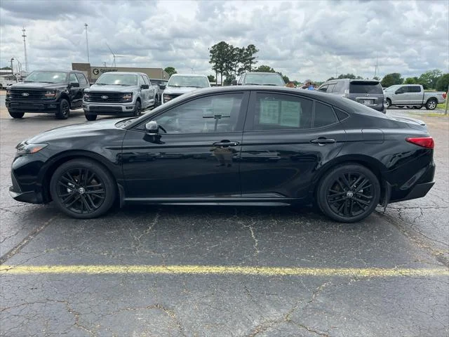 2025 Toyota Camry SE - Photo 8