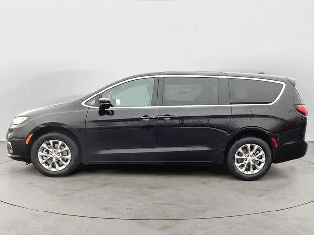 New 2026 Diamond Black Crystal Pearlcoat Chrysler SELECT AWD image 2
