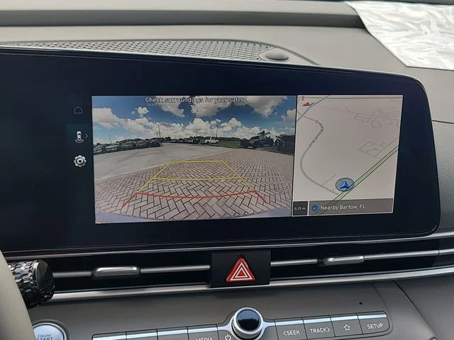 Used 2025  Hyundai SEL Convenience image 23