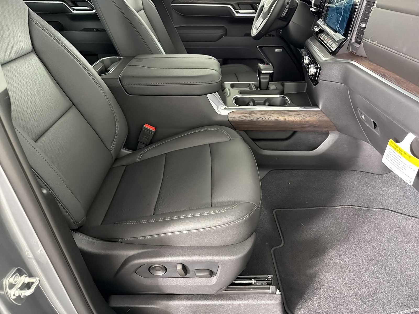 2026 GMC Sierra 1500 SLT - Photo 11