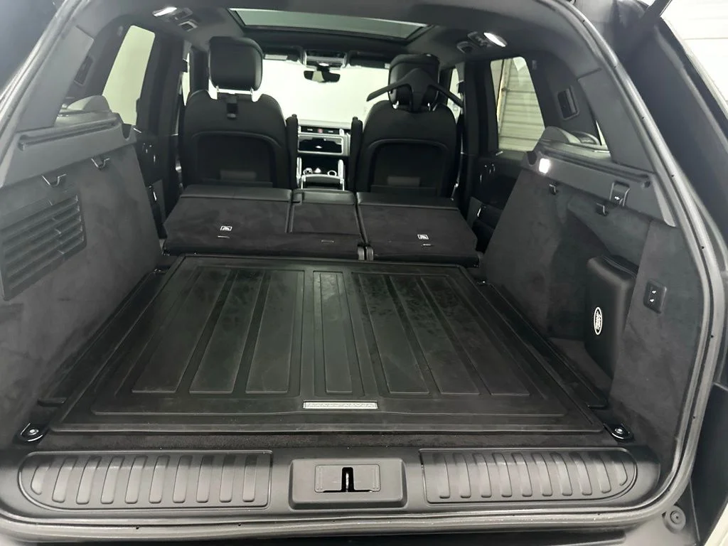 Used 2022 White Land Rover HSE Silver Edition image 32