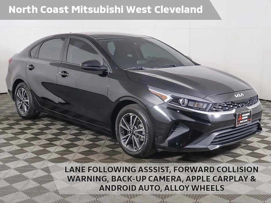 2023 Kia Forte LXS AT's photo