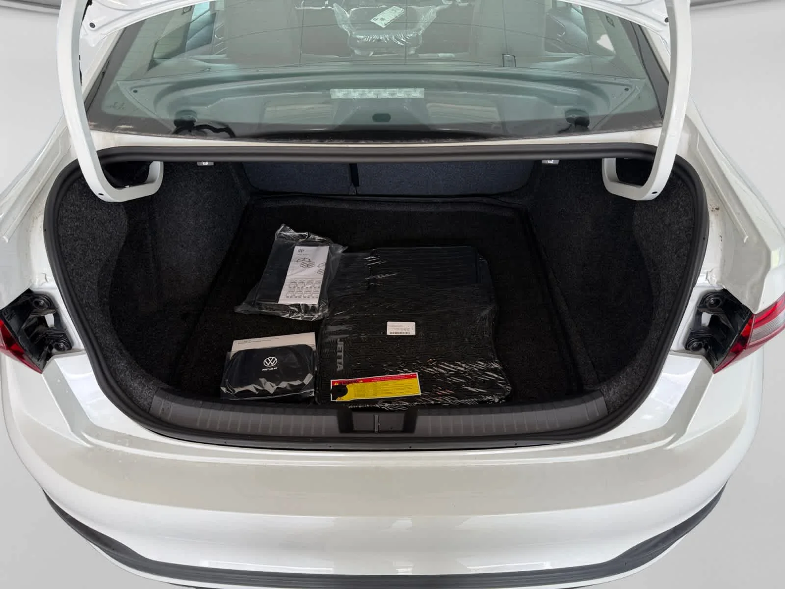 New 2026 Opal White Pearl Volkswagen SE image 23