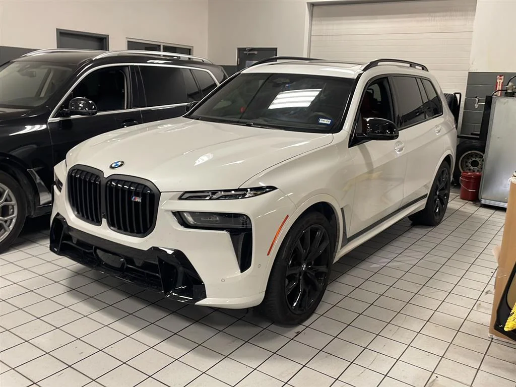 2025 BMW X7 M60i's photo