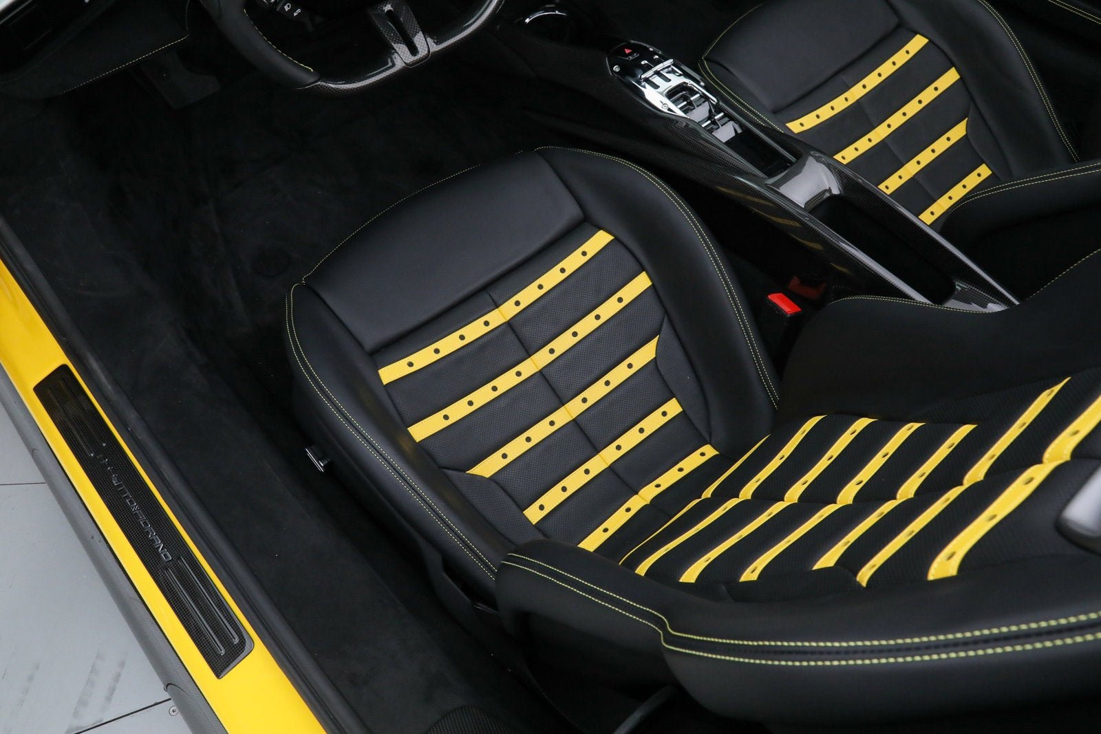 Used 2024 Giallo Modena Ferrari  image 28