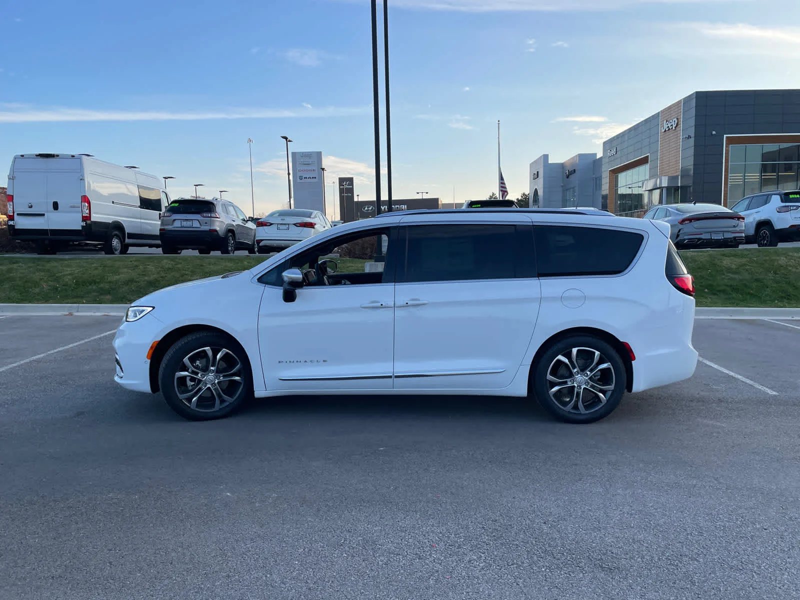 New 2026 Bright White Clearcoat Chrysler Pinnacle image 5
