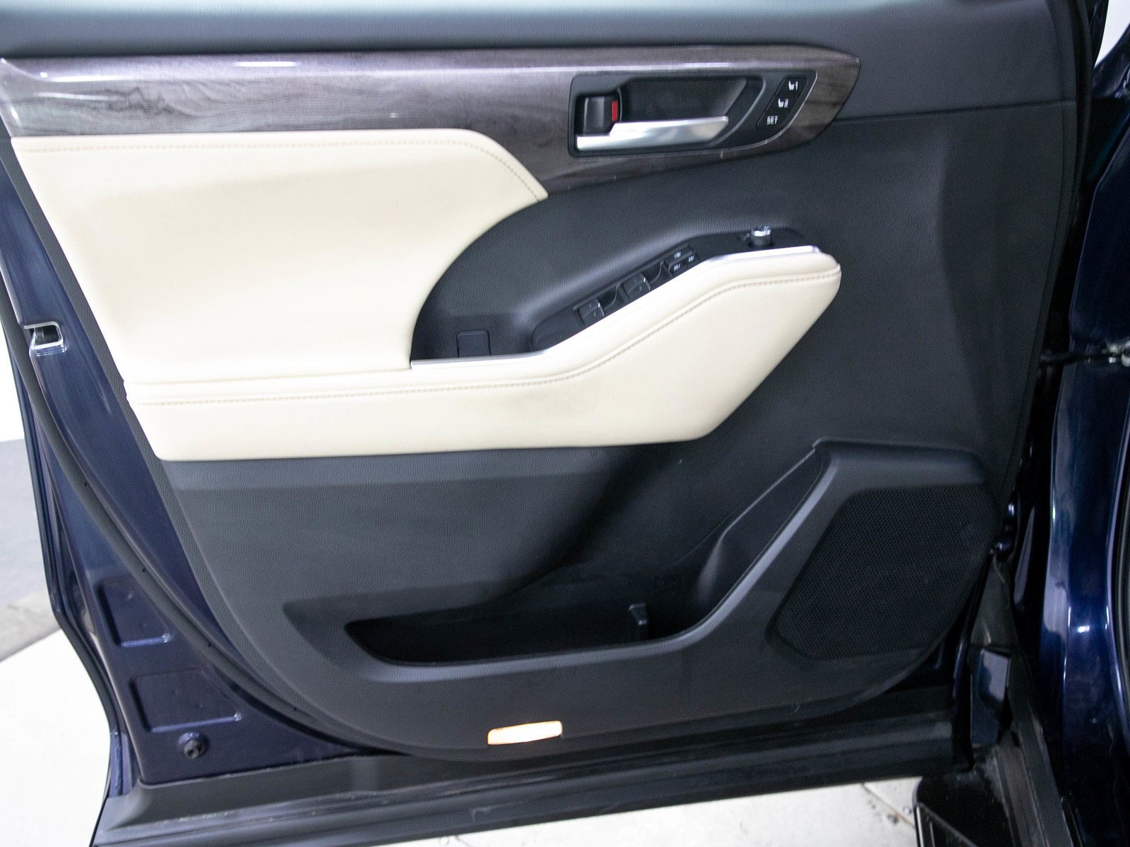 Used 2024 Black Toyota Hybrid Limited AWD image 21