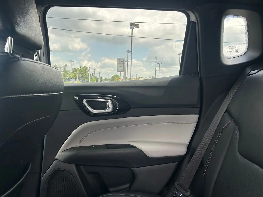 Used 2023 White Jeep Limited image 28