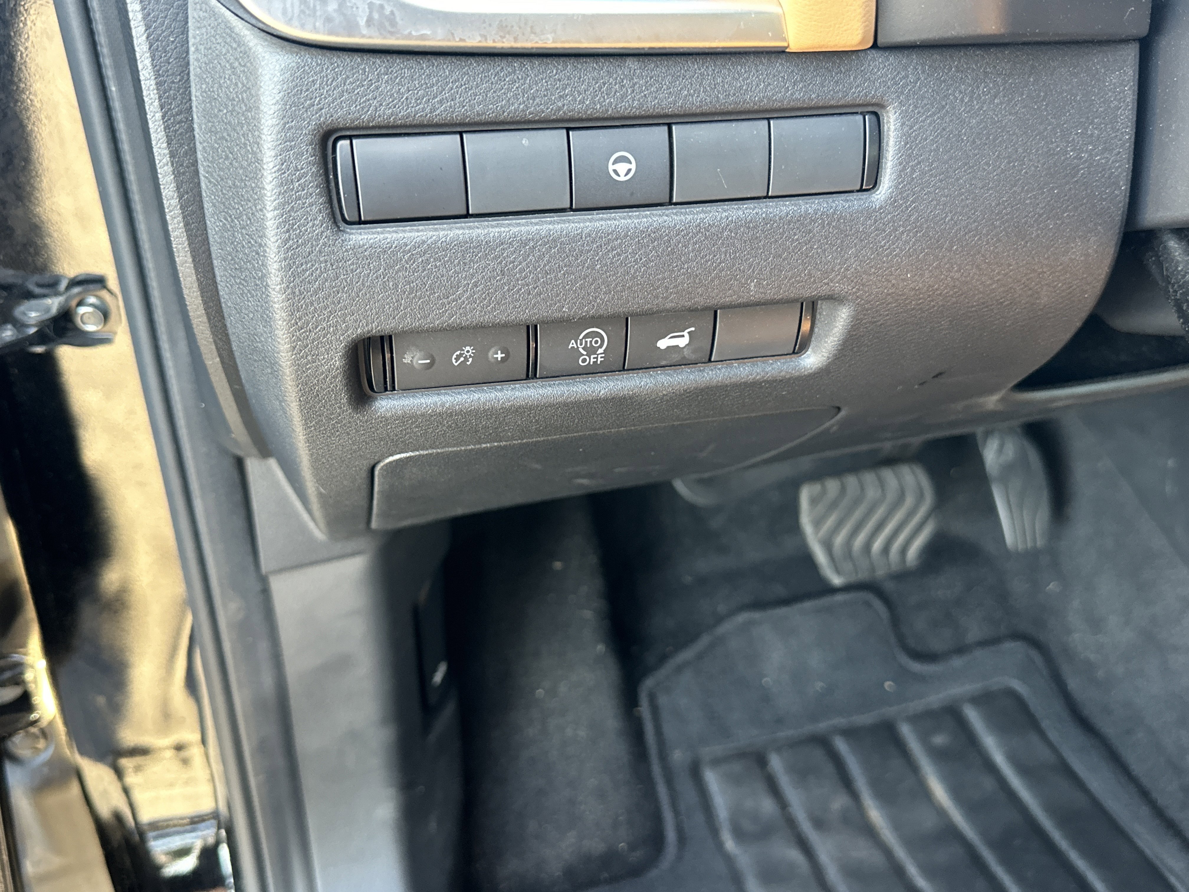 Used 2023 Super Black Nissan Platinum image 34