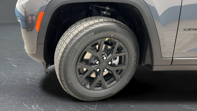 New 2026 Baltic Gray Metallic Clear-Coat Exterior Paint Jeep Altitude image 29