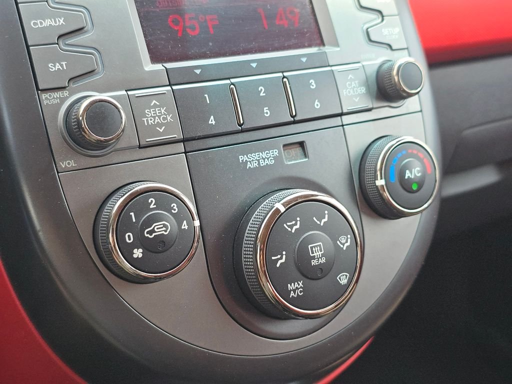Used 2010 Silver Kia Sport image 35