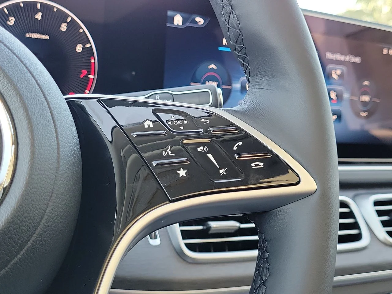 New 2026 Black Mercedes-Benz GLS 450 image 31