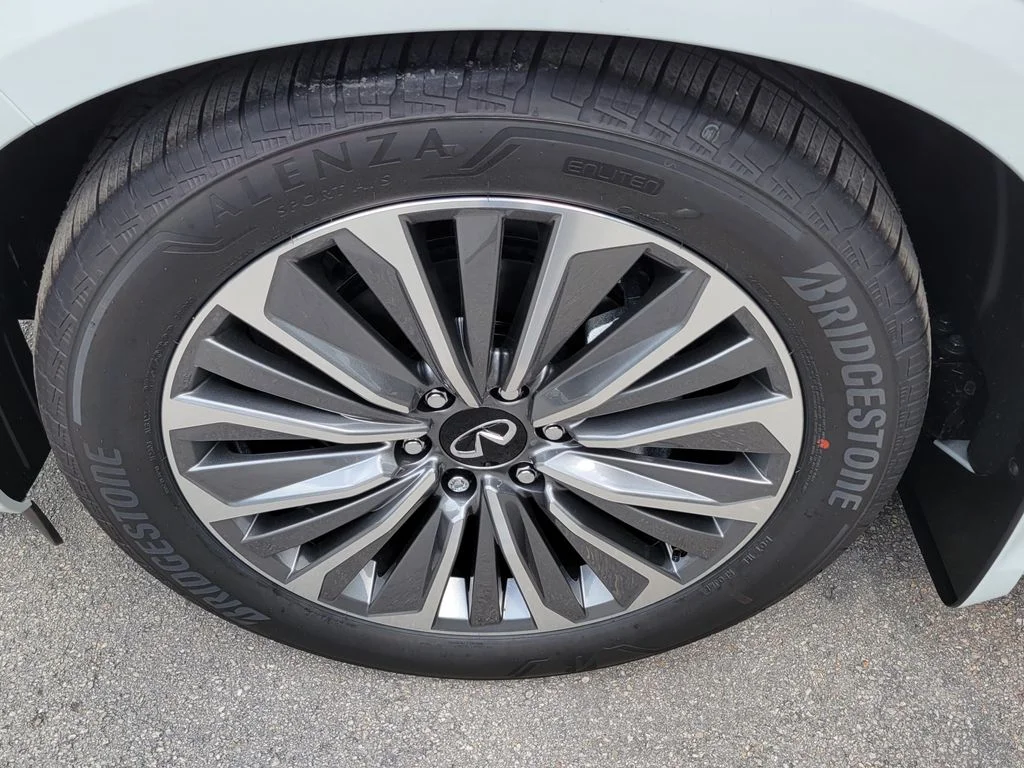 New 2027 RADIANT WHITE INFINITI Luxe 4WD image 8