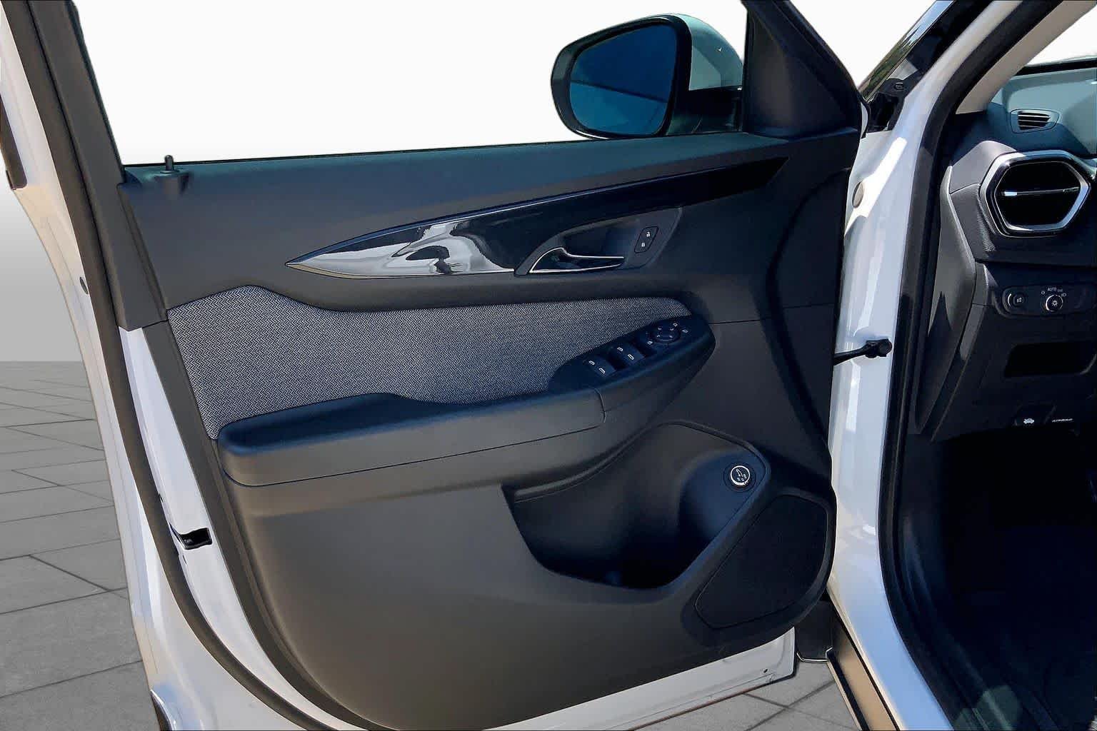 Used 2026 Summit White Chevrolet LT image 22