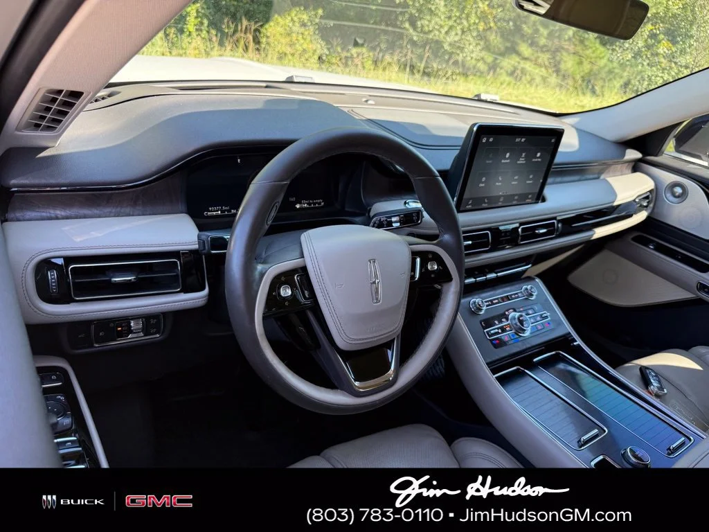 Used 2020 White Lincoln Reserve image 4